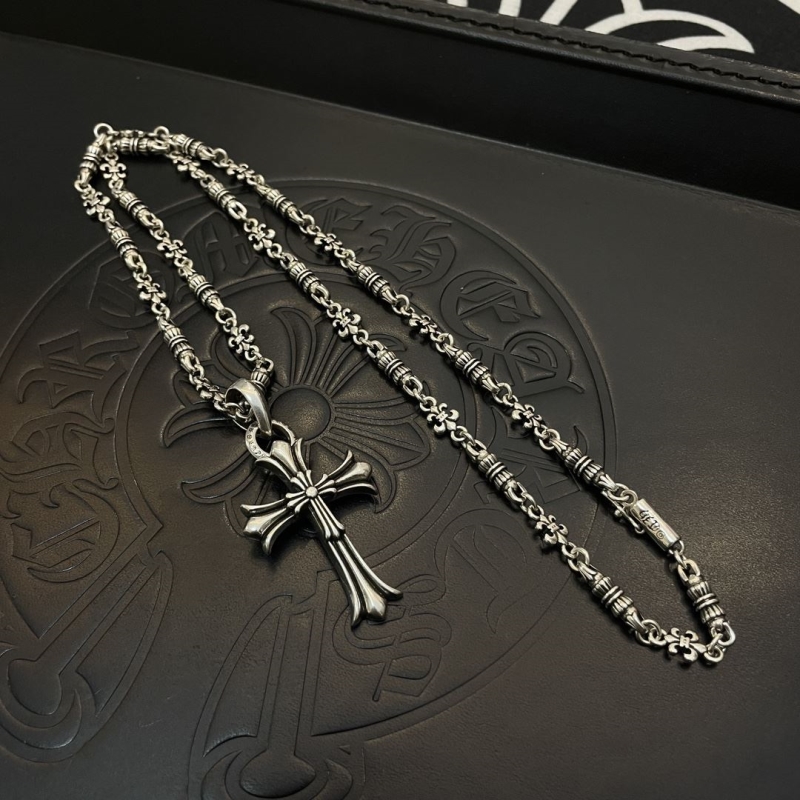 Ch*0me He**ts necklaces